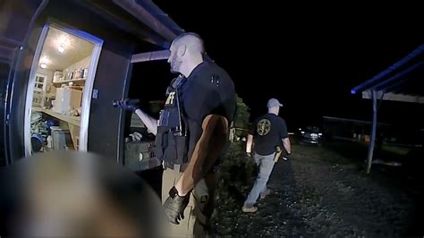 alex murdaugh crime scene photographs|GRAPHIC: Bodycam footage shows crime scene。